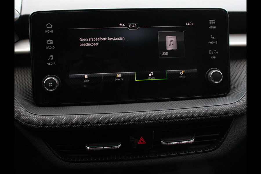 Škoda Fabia 1.0 TSI 110pk Automaat Selection Climate control | Adaptieve cruise control | Lane assist | Parkeersensoren achter | Stuurverwarming | Stoel verwarming | Apple Carplay/ Android Auto