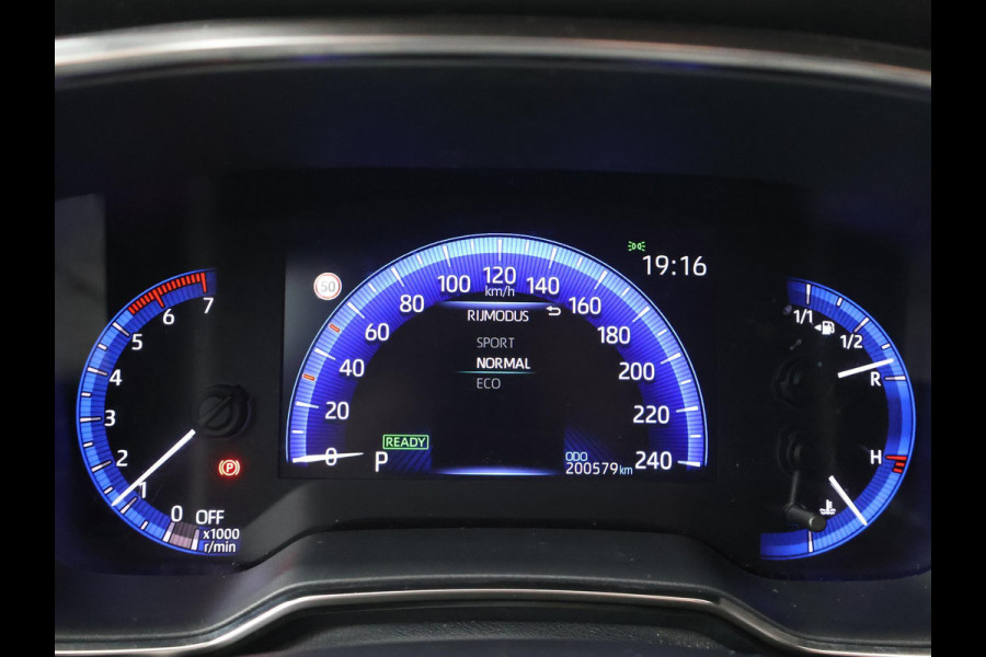 Toyota Corolla 1.8 HYBRID FIRST EDITION *BTW* + ADAPTIVE CRUISE / 17 INCH / LED / NAVIGATIE