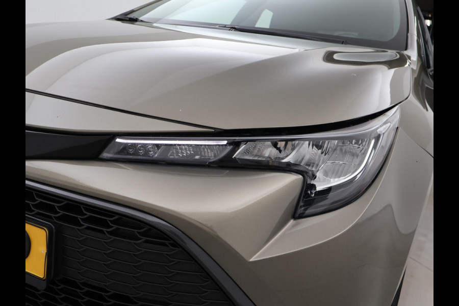 Toyota Corolla 1.8 HYBRID FIRST EDITION *BTW* + ADAPTIVE CRUISE / 17 INCH / LED / NAVIGATIE