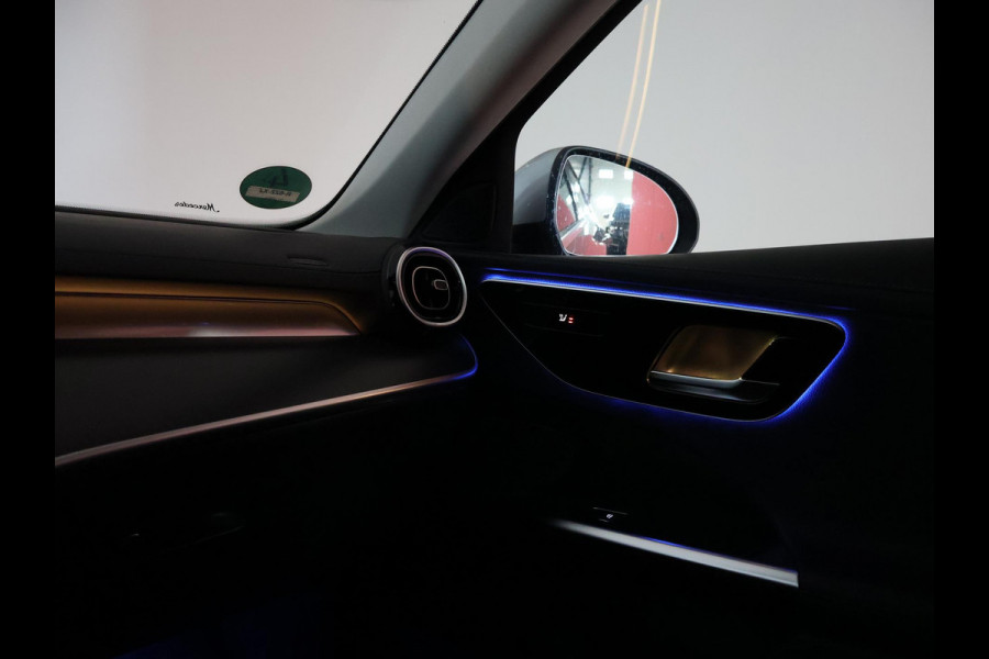 Mercedes-Benz C-Klasse 180 AMG LINE SEDAN + SFEERVERLICHTING | CAMERA | STOELVERW.