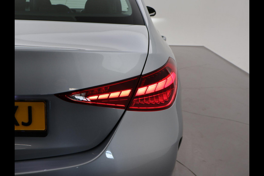 Mercedes-Benz C-Klasse 180 AMG LINE SEDAN + SFEERVERLICHTING | CAMERA | STOELVERW.