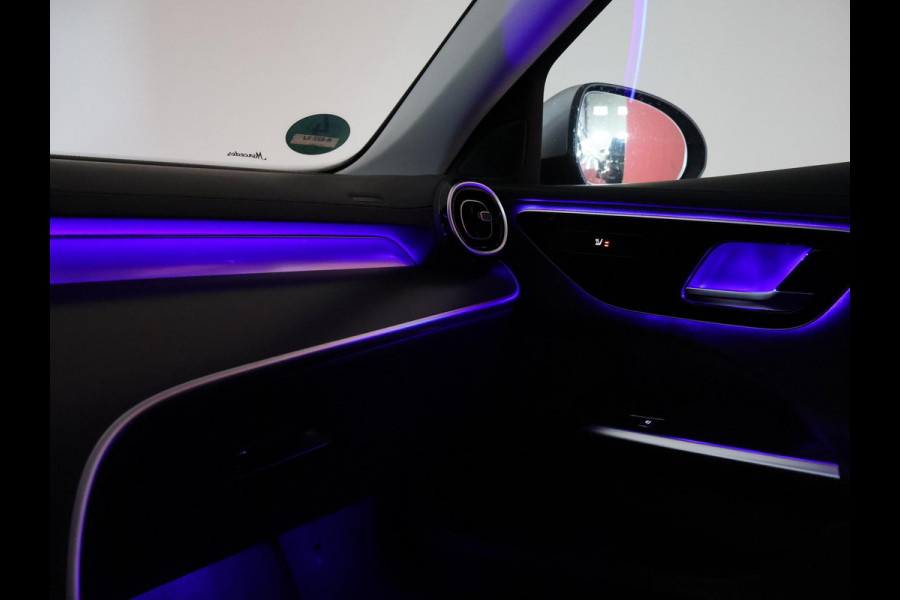 Mercedes-Benz C-Klasse 180 AMG LINE SEDAN + SFEERVERLICHTING | CAMERA | STOELVERW.