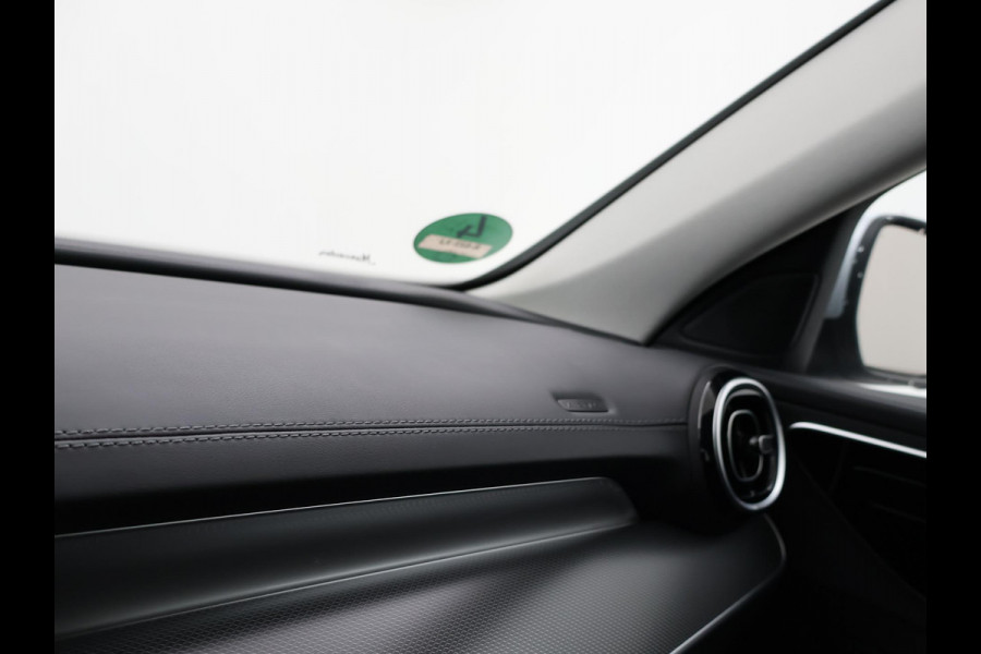 Mercedes-Benz C-Klasse 180 AMG LINE SEDAN + SFEERVERLICHTING | CAMERA | STOELVERW.