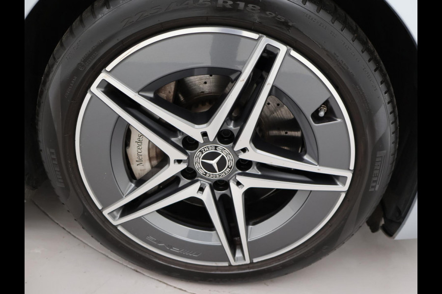 Mercedes-Benz C-Klasse 180 AMG LINE SEDAN + SFEERVERLICHTING | CAMERA | STOELVERW.