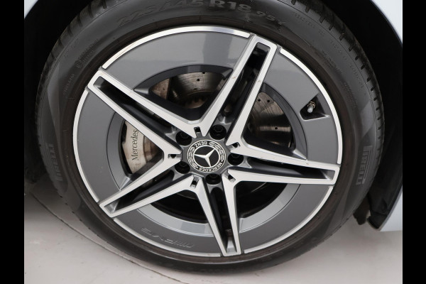 Mercedes-Benz C-Klasse 180 AMG LINE SEDAN + SFEERVERLICHTING | CAMERA | STOELVERW.