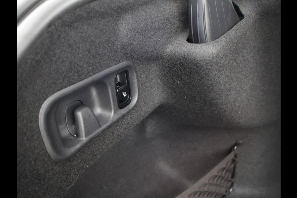 Mercedes-Benz C-Klasse 180 AMG LINE SEDAN + SFEERVERLICHTING | CAMERA | STOELVERW.