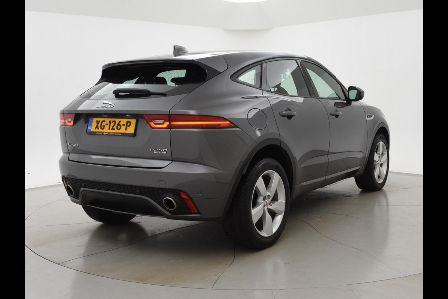 Jaguar E-Pace 2.0 TURBO P250 AWD R-DYNAMIC SE + PANORAMA / LEDER / CAMERA