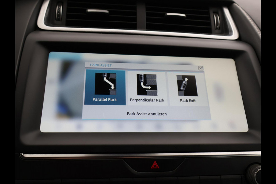 Jaguar E-Pace 2.0 TURBO P250 AWD R-DYNAMIC SE + PANORAMA / LEDER / CAMERA