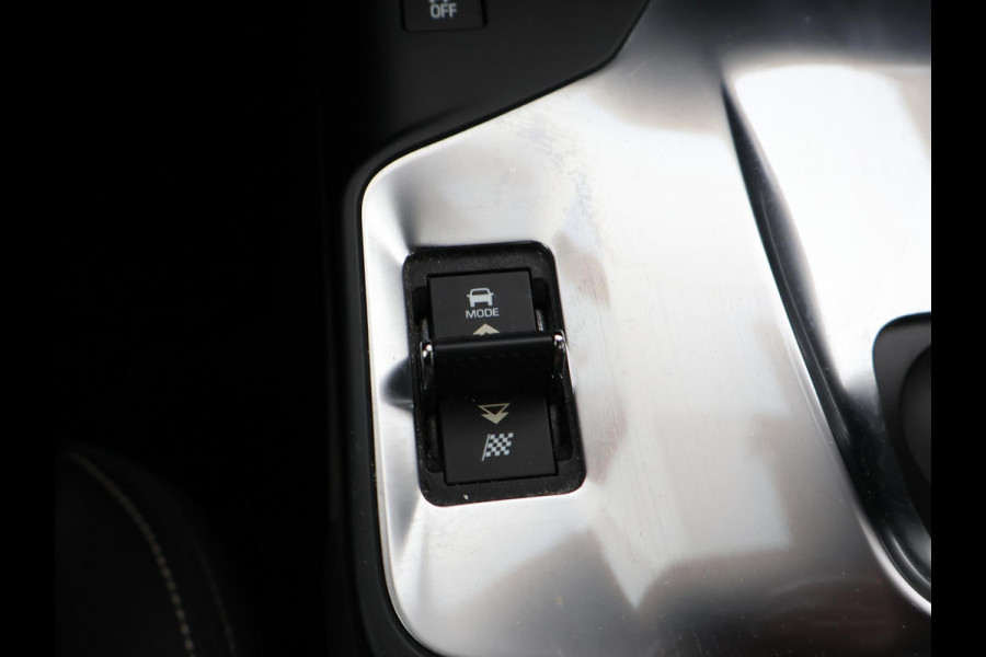 Jaguar E-Pace 2.0 TURBO P250 AWD R-DYNAMIC SE + PANORAMA / LEDER / CAMERA