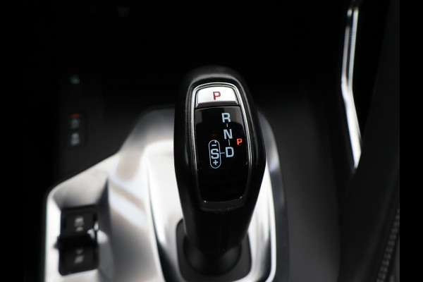 Jaguar E-Pace 2.0 TURBO P250 AWD R-DYNAMIC SE + PANORAMA / LEDER / CAMERA