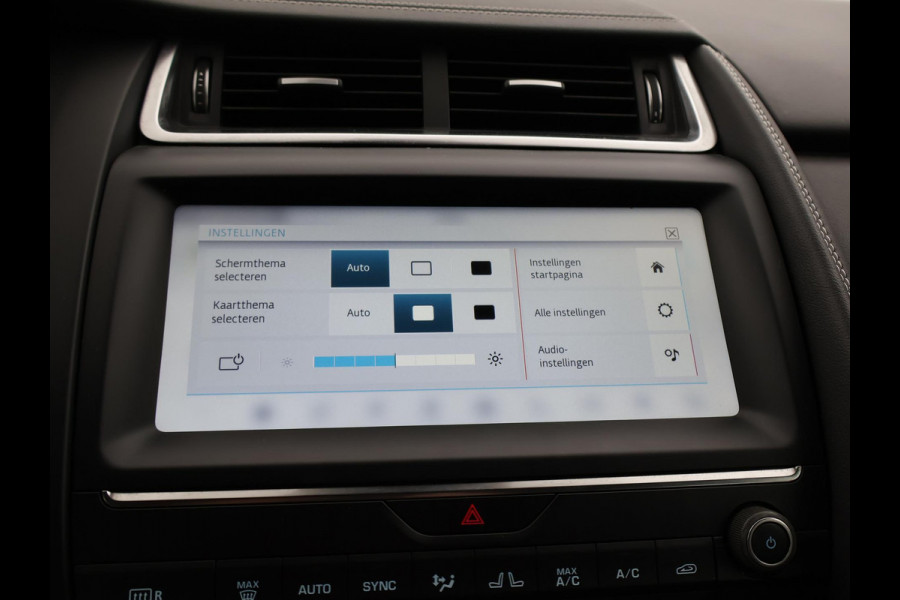 Jaguar E-Pace 2.0 TURBO P250 AWD R-DYNAMIC SE + PANORAMA / LEDER / CAMERA