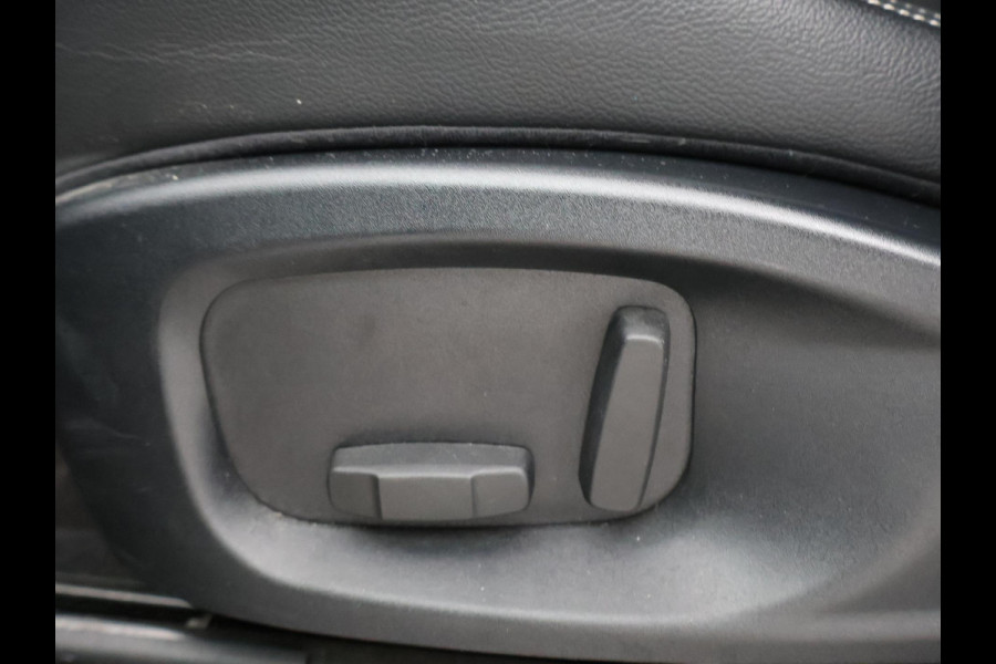 Jaguar E-Pace 2.0 TURBO P250 AWD R-DYNAMIC SE + PANORAMA / LEDER / CAMERA