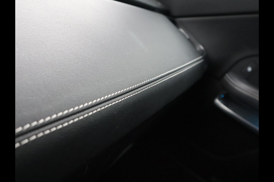 Jaguar E-Pace 2.0 TURBO P250 AWD R-DYNAMIC SE + PANORAMA / LEDER / CAMERA