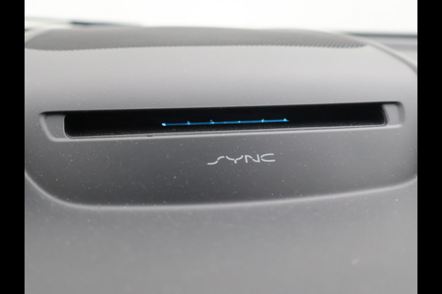 Ford Kuga 1.5 182 PK AWD AUT. + PANORAMA | CAMERA | CARPLAY | STOELVERW. | XENON | CRUISE CONTROL