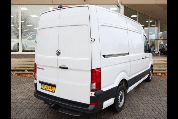 Volkswagen Crafter 35 2.0 TDI 140 PK L3H3 + 3000 KG TREKHAAK + NAVIGATIE / CAMERA / DAB / APPLE CARPLAY