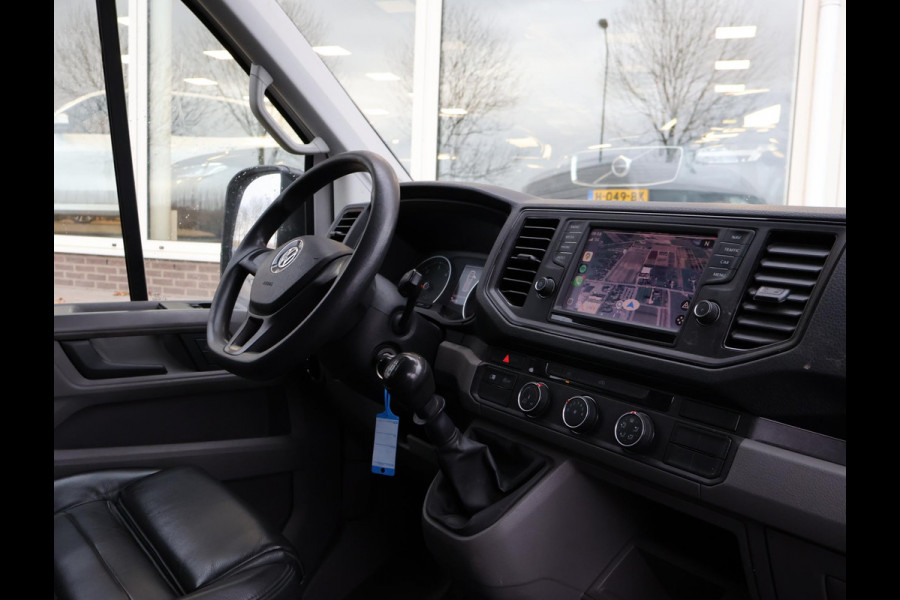 Volkswagen Crafter 35 2.0 TDI 140 PK L3H3 + 3000 KG TREKHAAK + NAVIGATIE / CAMERA / DAB / APPLE CARPLAY
