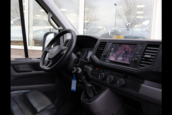 Volkswagen Crafter 35 2.0 TDI 140 PK L3H3 + 3000 KG TREKHAAK + NAVIGATIE / CAMERA / DAB / APPLE CARPLAY