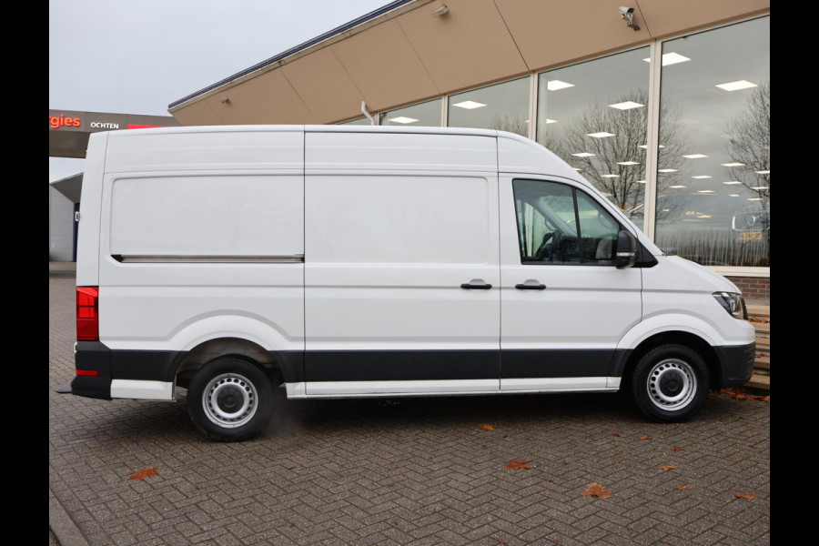 Volkswagen Crafter 35 2.0 TDI 140 PK L3H3 + 3000 KG TREKHAAK + NAVIGATIE / CAMERA / DAB / APPLE CARPLAY