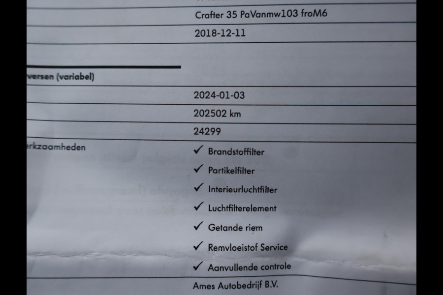 Volkswagen Crafter 35 2.0 TDI 140 PK L3H3 + 3000 KG TREKHAAK + NAVIGATIE / CAMERA / DAB / APPLE CARPLAY