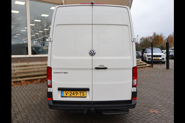 Volkswagen Crafter 35 2.0 TDI 140 PK L3H3 + 3000 KG TREKHAAK + NAVIGATIE / CAMERA / DAB / APPLE CARPLAY