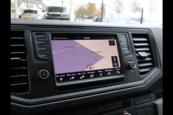 Volkswagen Crafter 35 2.0 TDI 140 PK L3H3 + 3000 KG TREKHAAK + NAVIGATIE / CAMERA / DAB / APPLE CARPLAY