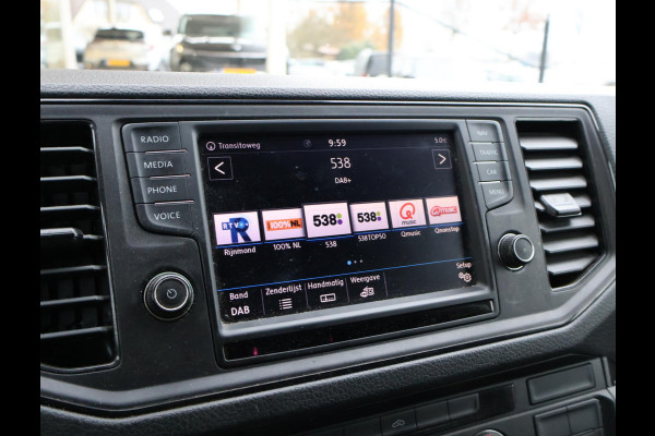 Volkswagen Crafter 35 2.0 TDI 140 PK L3H3 + 3000 KG TREKHAAK + NAVIGATIE / CAMERA / DAB / APPLE CARPLAY