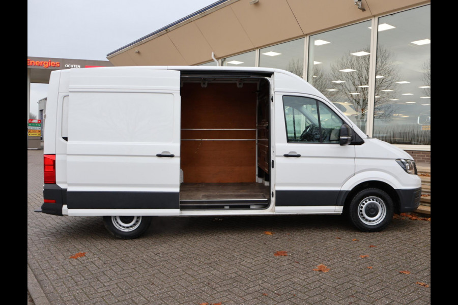 Volkswagen Crafter 35 2.0 TDI 140 PK L3H3 + 3000 KG TREKHAAK + NAVIGATIE / CAMERA / DAB / APPLE CARPLAY
