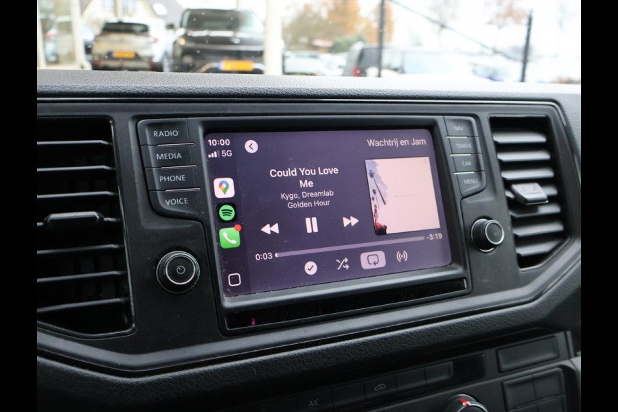 Volkswagen Crafter 35 2.0 TDI 140 PK L3H3 + 3000 KG TREKHAAK + NAVIGATIE / CAMERA / DAB / APPLE CARPLAY