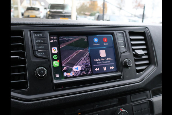 Volkswagen Crafter 35 2.0 TDI 140 PK L3H3 + 3000 KG TREKHAAK + NAVIGATIE / CAMERA / DAB / APPLE CARPLAY