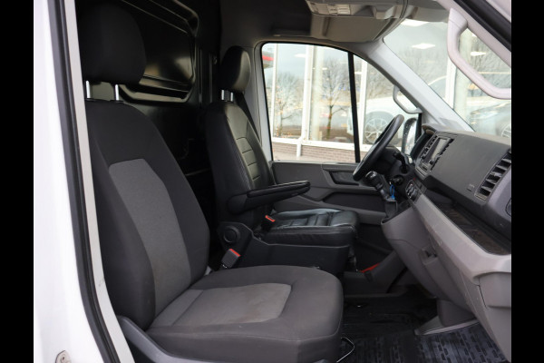 Volkswagen Crafter 35 2.0 TDI 140 PK L3H3 + 3000 KG TREKHAAK + NAVIGATIE / CAMERA / DAB / APPLE CARPLAY