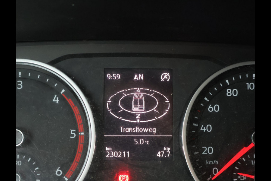 Volkswagen Crafter 35 2.0 TDI 140 PK L3H3 + 3000 KG TREKHAAK + NAVIGATIE / CAMERA / DAB / APPLE CARPLAY