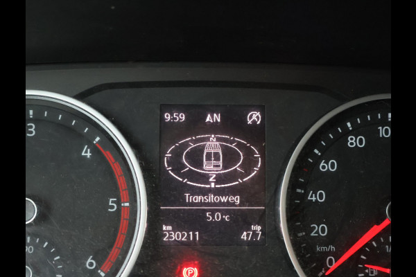 Volkswagen Crafter 35 2.0 TDI 140 PK L3H3 + 3000 KG TREKHAAK + NAVIGATIE / CAMERA / DAB / APPLE CARPLAY