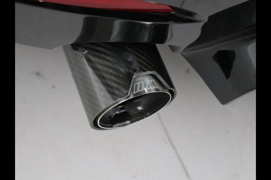 BMW 1-serie M140i 340 PK M-SPORT AUT8 + HARMAN/KARDON | 19 INCH | SPORTUITLAAT | CAMERA | STOELVERWARMING