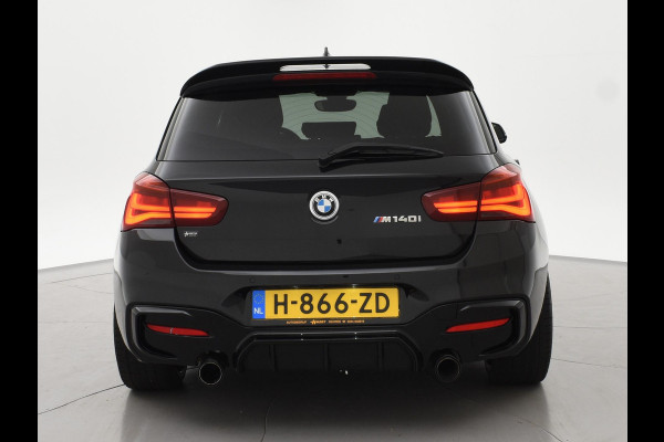 BMW 1-serie M140i 340 PK M-SPORT AUT8 + HARMAN/KARDON | 19 INCH | SPORTUITLAAT | CAMERA | STOELVERWARMING