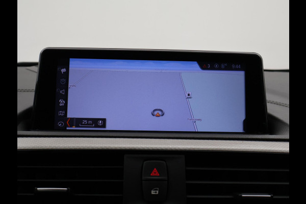 BMW 1-serie M140i 340 PK M-SPORT AUT8 + HARMAN/KARDON | 19 INCH | SPORTUITLAAT | CAMERA | STOELVERWARMING