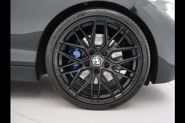 BMW 1-serie M140i 340 PK M-SPORT AUT8 + HARMAN/KARDON | 19 INCH | SPORTUITLAAT | CAMERA | STOELVERWARMING