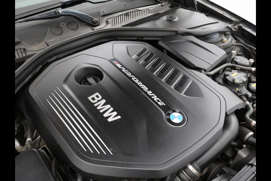 BMW 1-serie M140i 340 PK M-SPORT AUT8 + HARMAN/KARDON | 19 INCH | SPORTUITLAAT | CAMERA | STOELVERWARMING