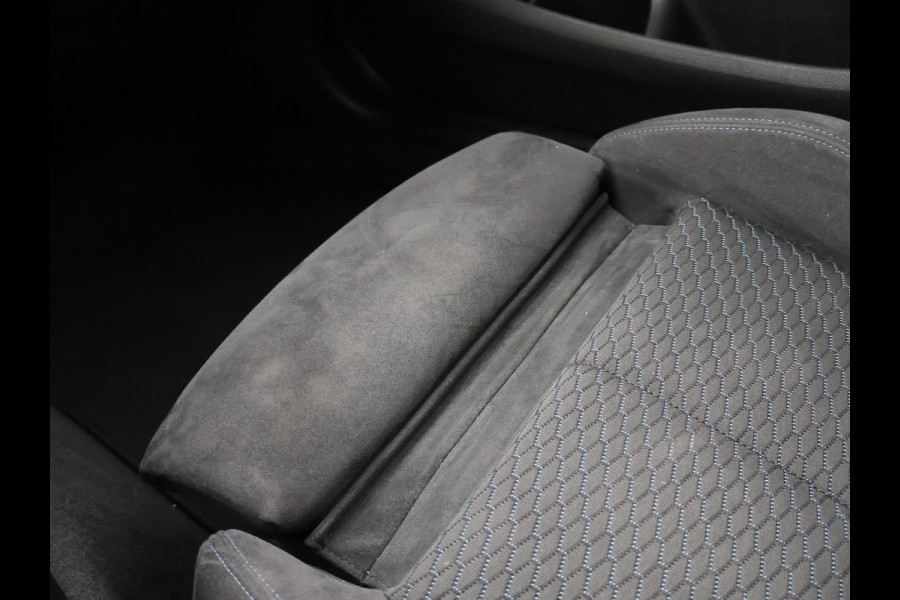 BMW 1-serie M140i 340 PK M-SPORT AUT8 + HARMAN/KARDON | 19 INCH | SPORTUITLAAT | CAMERA | STOELVERWARMING