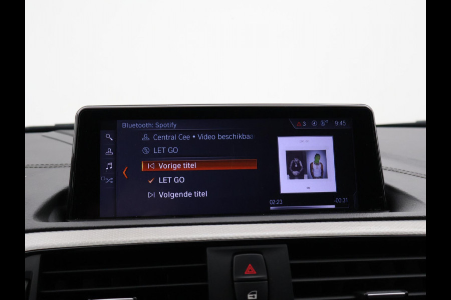 BMW 1-serie M140i 340 PK M-SPORT AUT8 + HARMAN/KARDON | 19 INCH | SPORTUITLAAT | CAMERA | STOELVERWARMING