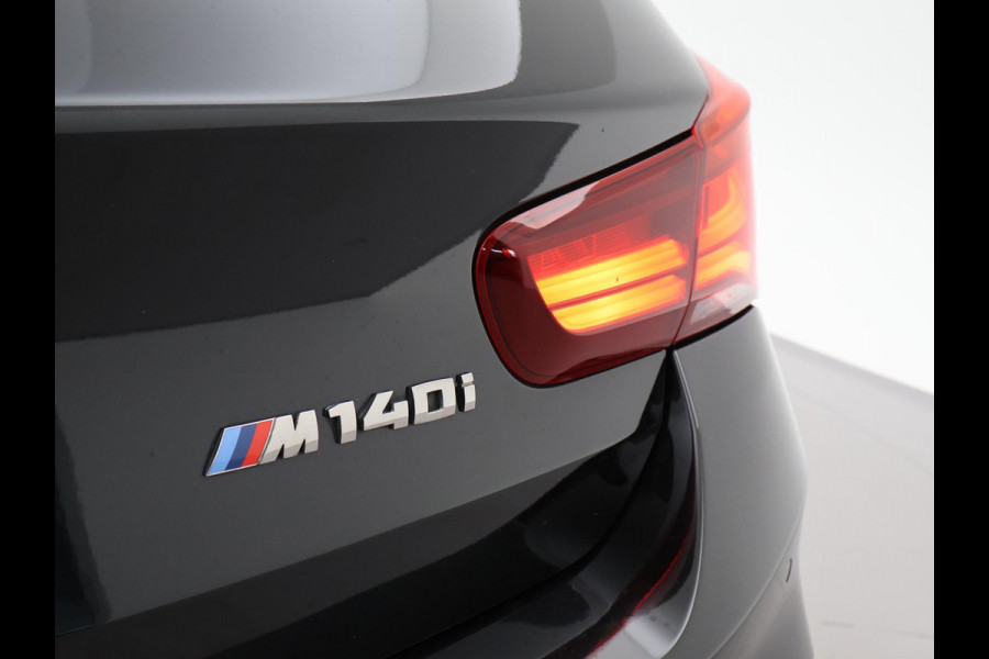 BMW 1-serie M140i 340 PK M-SPORT AUT8 + HARMAN/KARDON | 19 INCH | SPORTUITLAAT | CAMERA | STOELVERWARMING