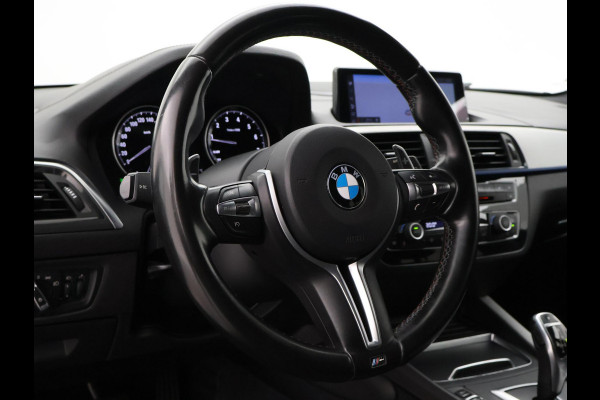 BMW 1-serie M140i 340 PK M-SPORT AUT8 + HARMAN/KARDON | 19 INCH | SPORTUITLAAT | CAMERA | STOELVERWARMING