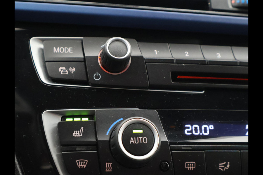 BMW 1-serie M140i 340 PK M-SPORT AUT8 + HARMAN/KARDON | 19 INCH | SPORTUITLAAT | CAMERA | STOELVERWARMING