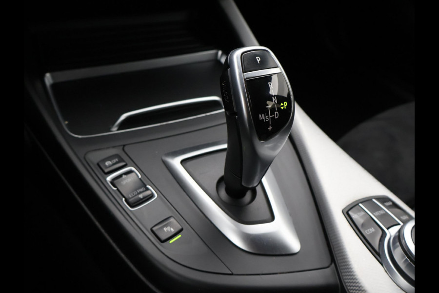 BMW 1-serie M140i 340 PK M-SPORT AUT8 + HARMAN/KARDON | 19 INCH | SPORTUITLAAT | CAMERA | STOELVERWARMING