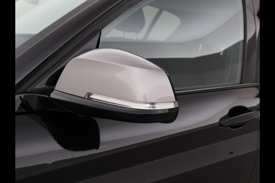 BMW 1-serie M140i 340 PK M-SPORT AUT8 + HARMAN/KARDON | 19 INCH | SPORTUITLAAT | CAMERA | STOELVERWARMING