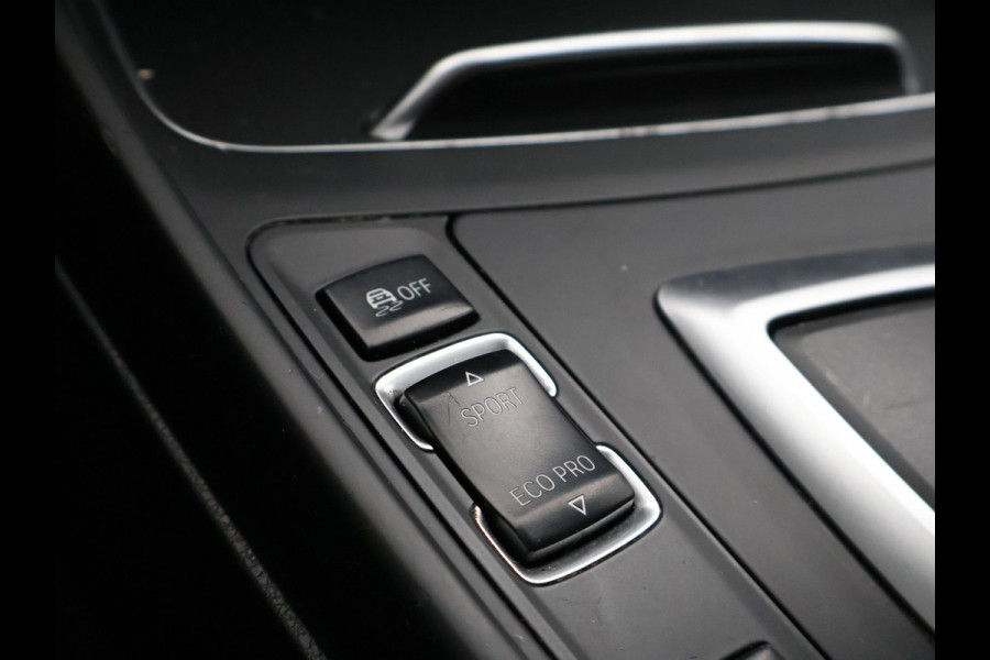 BMW 1-serie M140i 340 PK M-SPORT AUT8 + HARMAN/KARDON | 19 INCH | SPORTUITLAAT | CAMERA | STOELVERWARMING