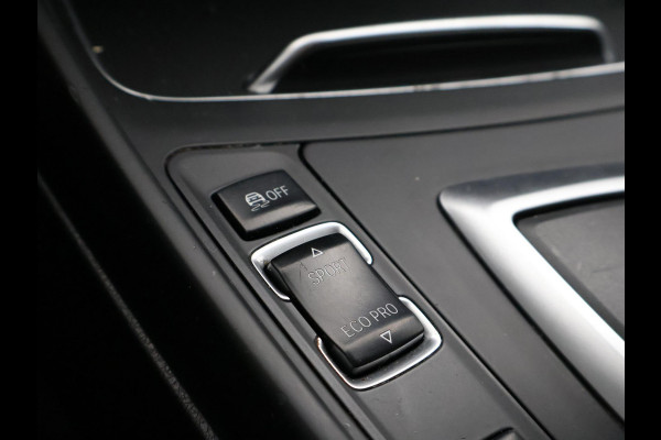 BMW 1-serie M140i 340 PK M-SPORT AUT8 + HARMAN/KARDON | 19 INCH | SPORTUITLAAT | CAMERA | STOELVERWARMING