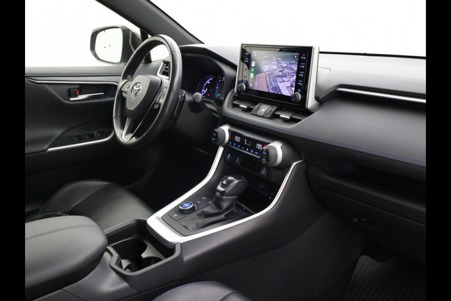Toyota RAV4 2.5 HYBRID AWD BI-TONE + TREKHAAK | CARPLAY | CAMERA | STUUR/STOELVERWARMING