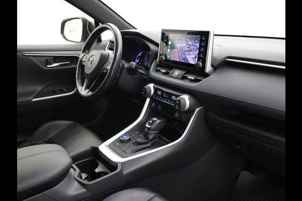 Toyota RAV4 2.5 HYBRID AWD BI-TONE + TREKHAAK | CARPLAY | CAMERA | STUUR/STOELVERWARMING