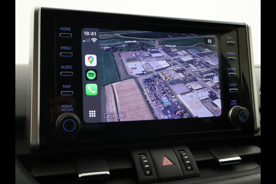 Toyota RAV4 2.5 HYBRID AWD BI-TONE + TREKHAAK | CARPLAY | CAMERA | STUUR/STOELVERWARMING