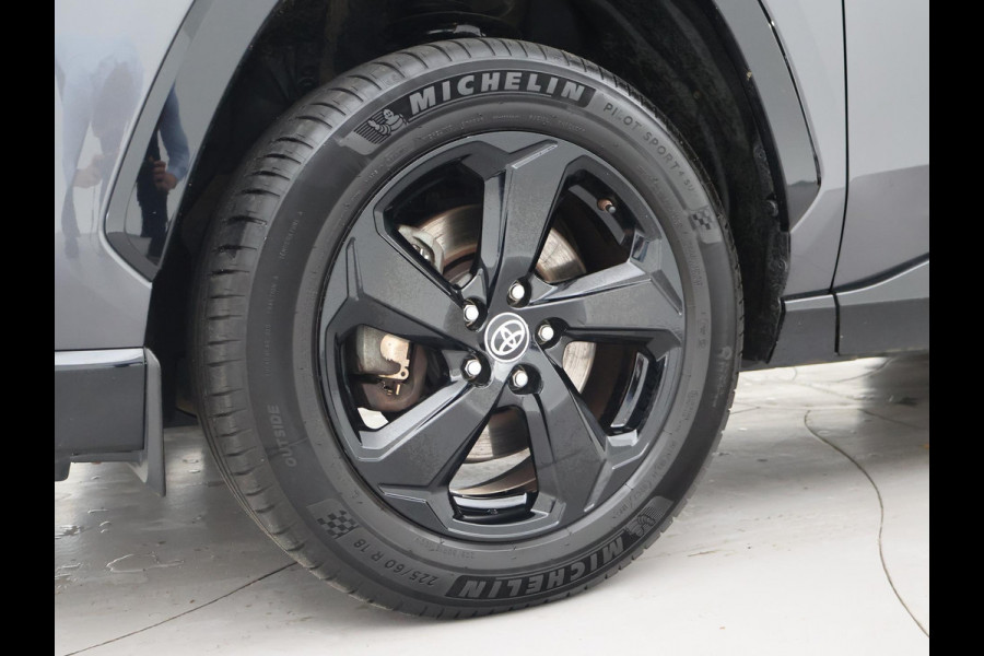 Toyota RAV4 2.5 HYBRID AWD BI-TONE + TREKHAAK | CARPLAY | CAMERA | STUUR/STOELVERWARMING